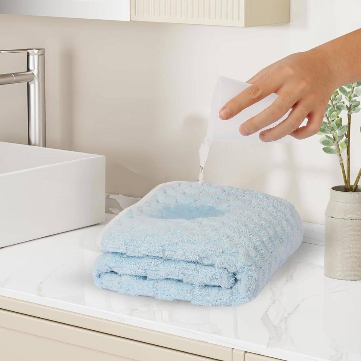 Luxury Microfiber Bath Towels 4 - Pack 8X Absorbent Quick - Dry 27.5x55in Ultra Lightweight & Hypoallergenic For Spa Gym Travel Super Soft Bath Sheets Set Mixed Color - NashPull